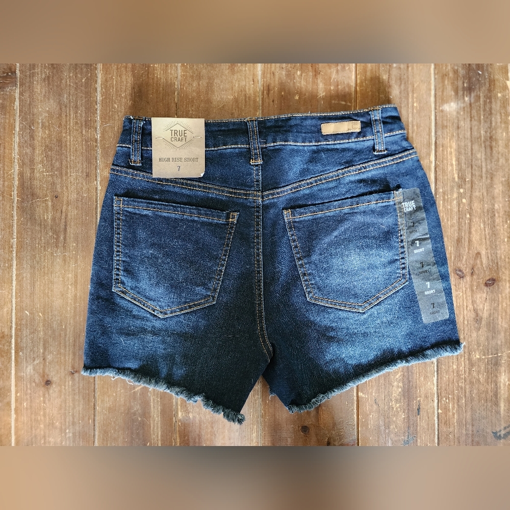 True Craft Shorts - Picture 2 of 3